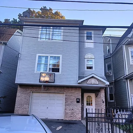 Fada Guest House - 38 Yates Ave Newark